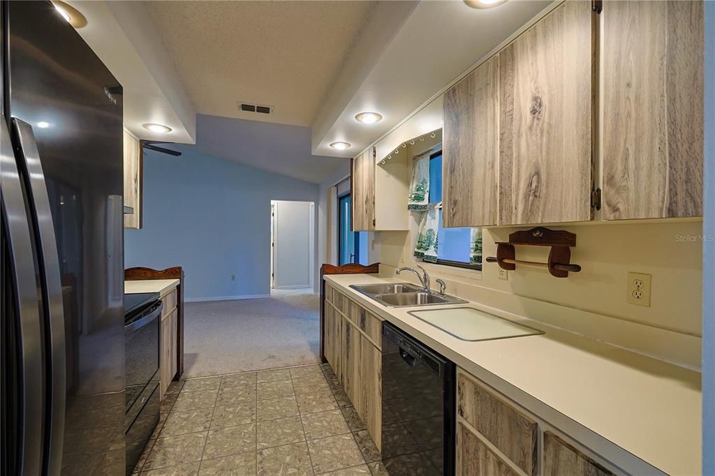 На продажу: $250,000 (3 спален, 2 ванн, 1644 Квадратных фут)