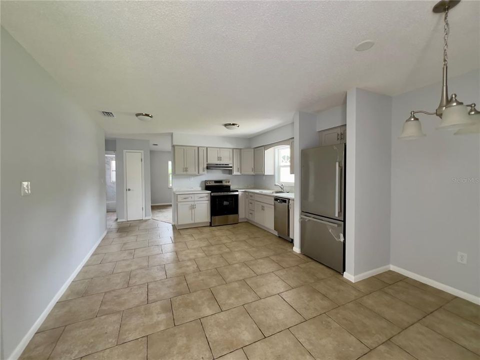 Под контрактом: $174,900 (2 спален, 1 ванн, 1110 Квадратных фут)