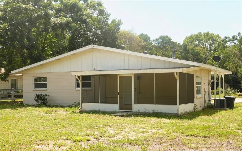 Под контрактом: $174,900 (2 спален, 1 ванн, 1110 Квадратных фут)