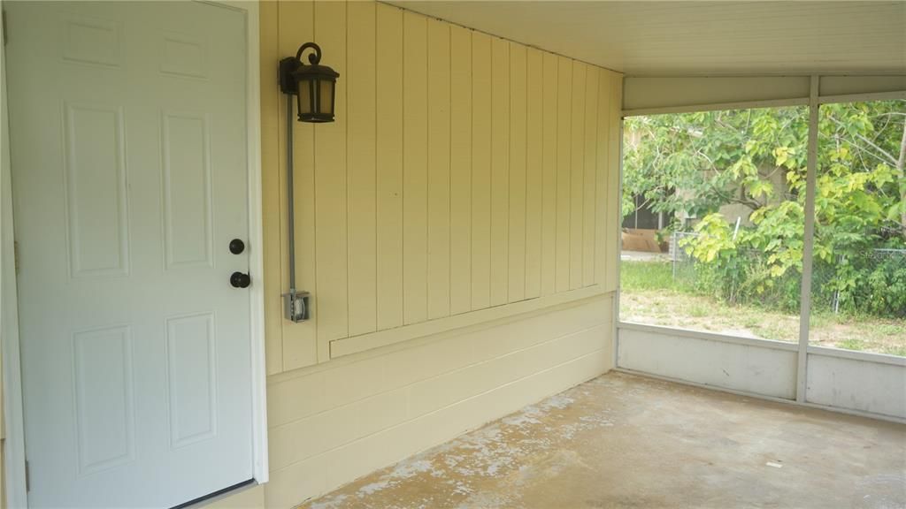 Под контрактом: $174,900 (2 спален, 1 ванн, 1110 Квадратных фут)