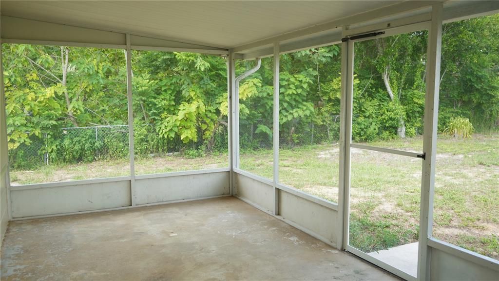 Под контрактом: $174,900 (2 спален, 1 ванн, 1110 Квадратных фут)