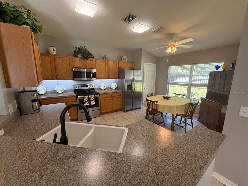 For Sale: $259,500 (2 beds, 2 baths, 1346 Square Feet)