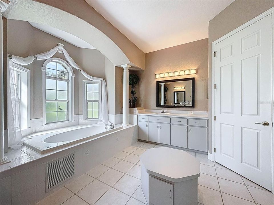 На продажу: $735,000 (4 спален, 3 ванн, 3352 Квадратных фут)