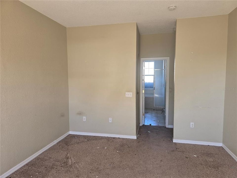 For Sale: $325,000 (4 beds, 2 baths, 1866 Square Feet)