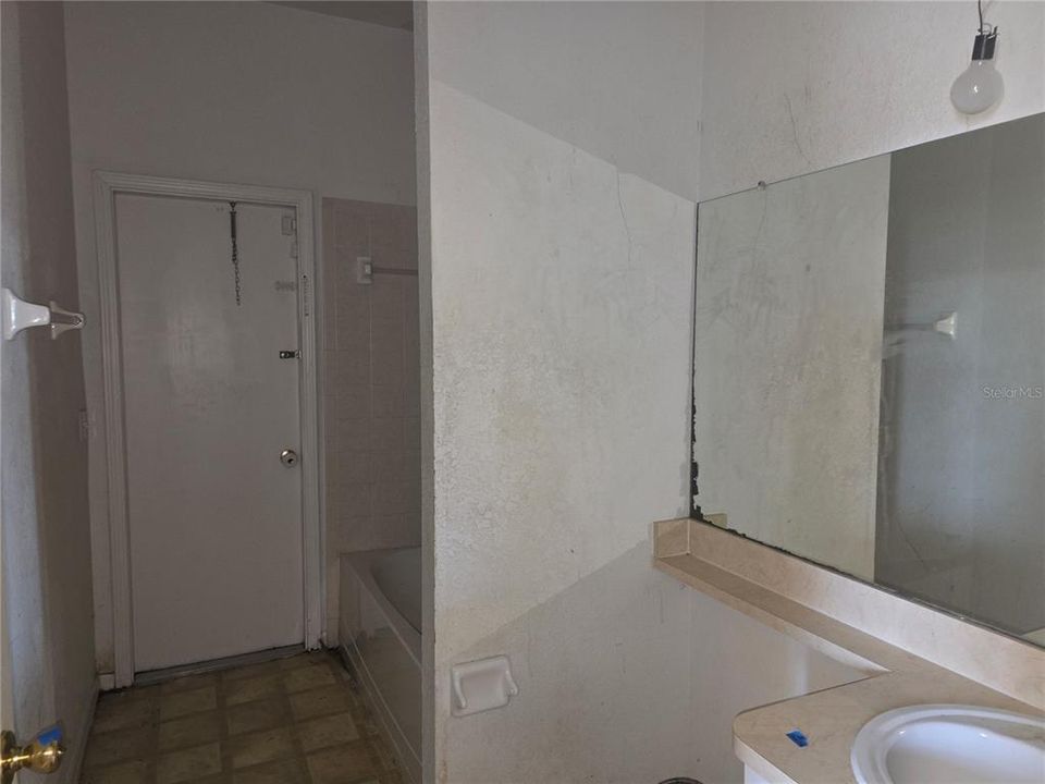 For Sale: $325,000 (4 beds, 2 baths, 1866 Square Feet)