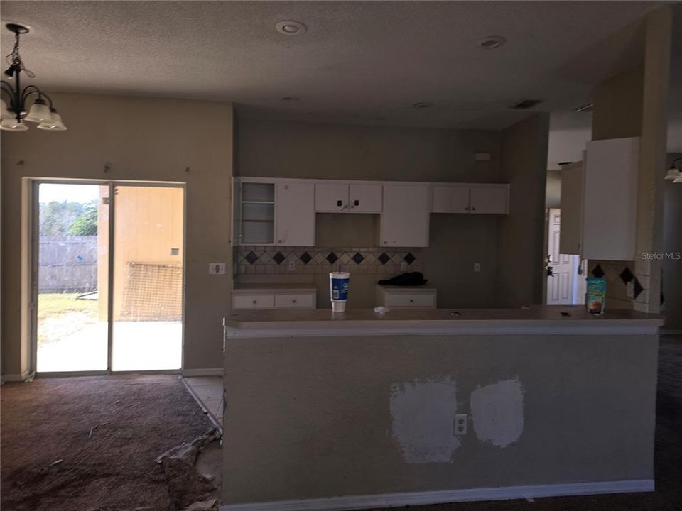 For Sale: $325,000 (4 beds, 2 baths, 1866 Square Feet)