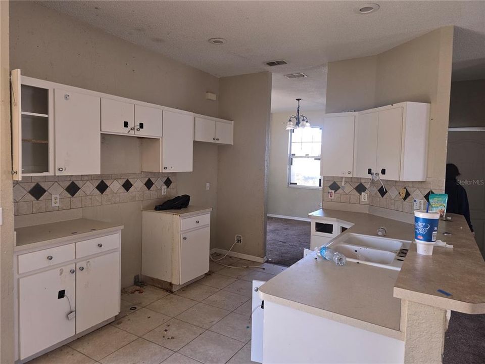 For Sale: $325,000 (4 beds, 2 baths, 1866 Square Feet)