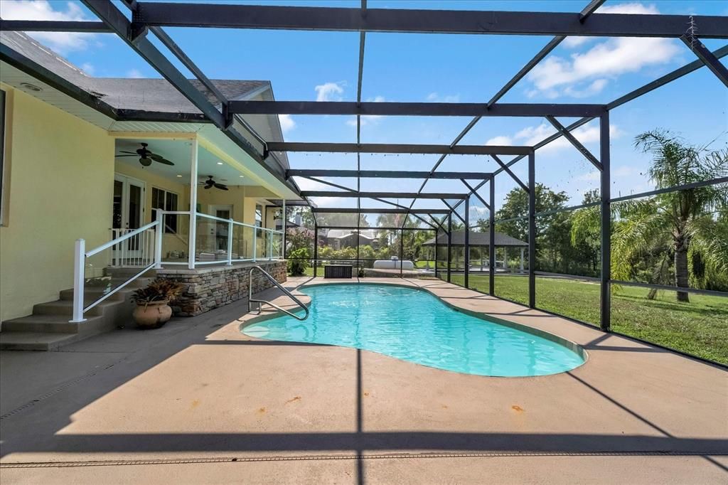 Под контрактом: $585,000 (4 спален, 2 ванн, 2354 Квадратных фут)