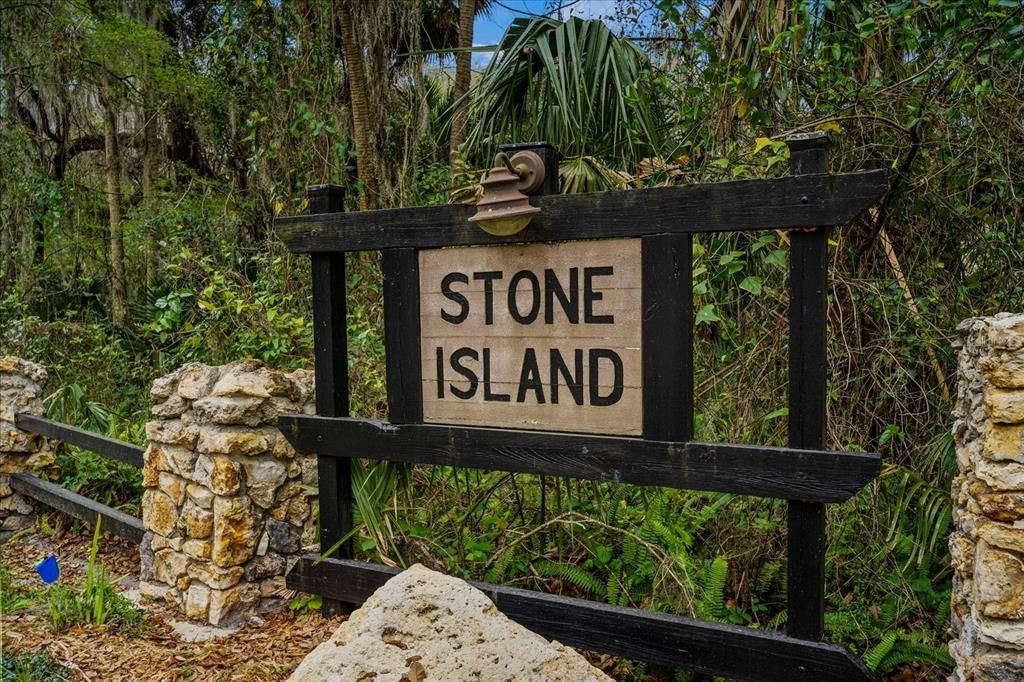 Под контрактом: $585,000 (4 спален, 2 ванн, 2354 Квадратных фут)