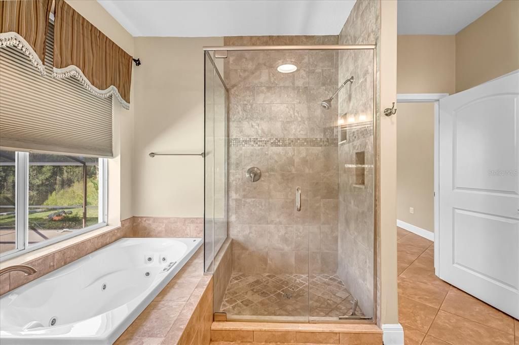 Под контрактом: $585,000 (4 спален, 2 ванн, 2354 Квадратных фут)