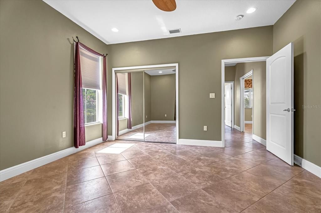 Под контрактом: $585,000 (4 спален, 2 ванн, 2354 Квадратных фут)