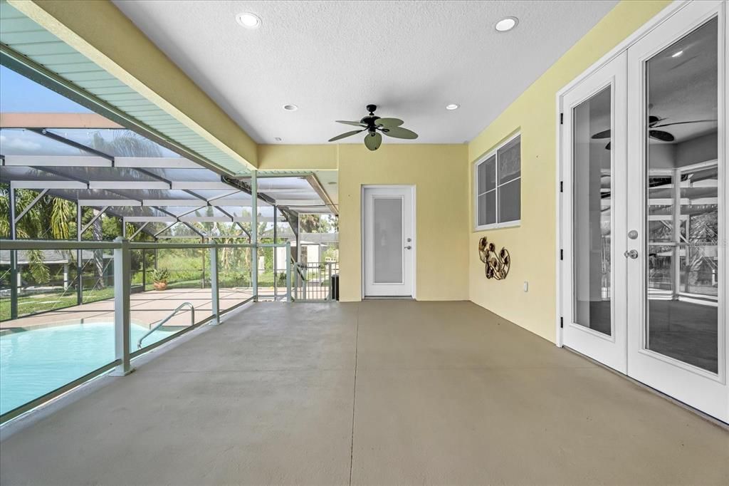 Под контрактом: $585,000 (4 спален, 2 ванн, 2354 Квадратных фут)