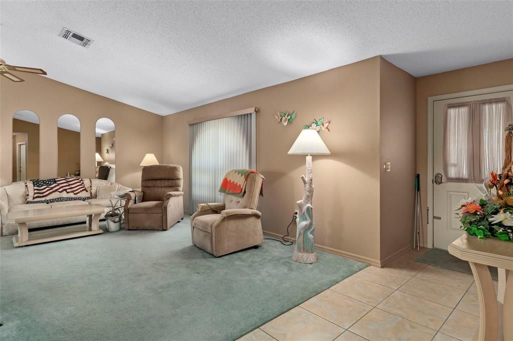 Active With Contract: $284,500 (3 beds, 2 baths, 1639 Square Feet)