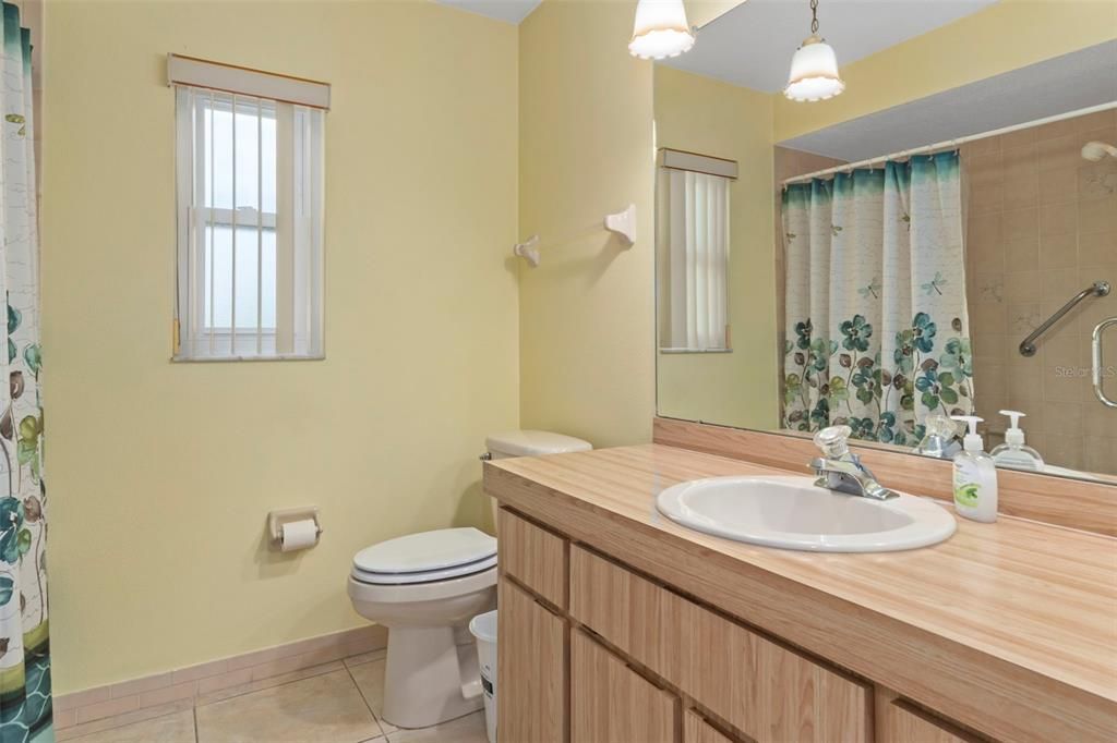 Active With Contract: $284,500 (3 beds, 2 baths, 1639 Square Feet)