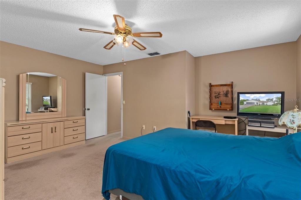 Active With Contract: $284,500 (3 beds, 2 baths, 1639 Square Feet)