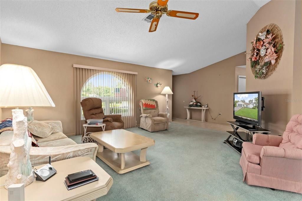 Active With Contract: $284,500 (3 beds, 2 baths, 1639 Square Feet)