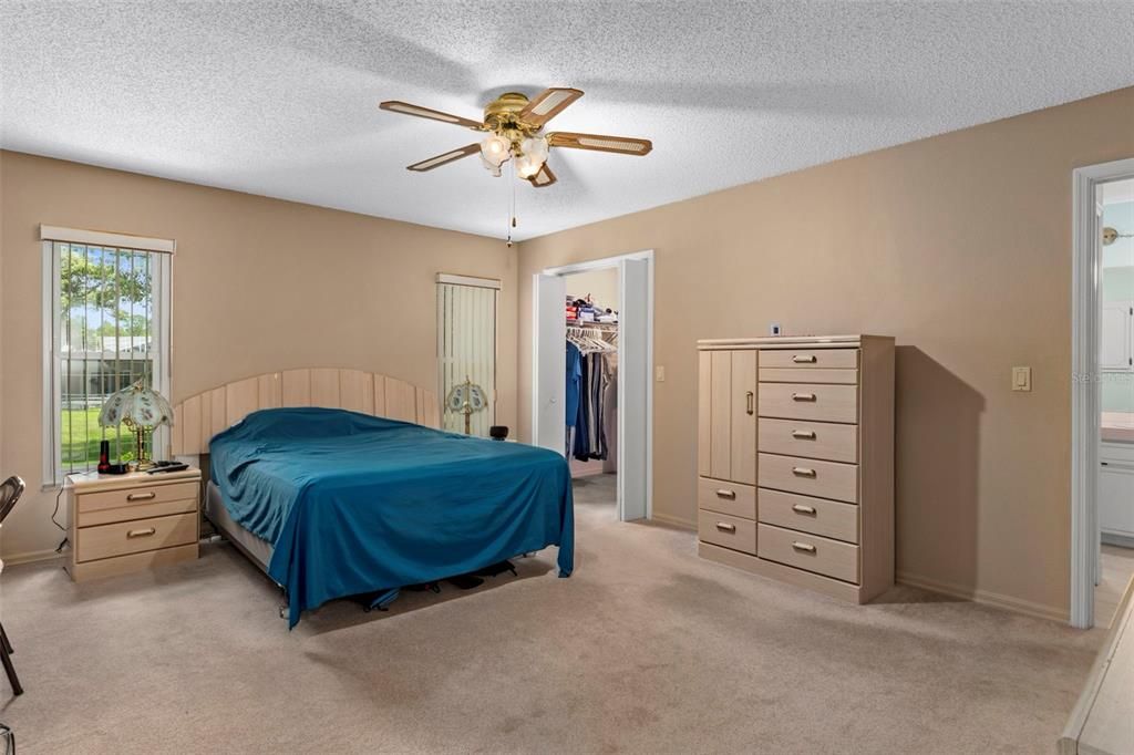 Active With Contract: $284,500 (3 beds, 2 baths, 1639 Square Feet)