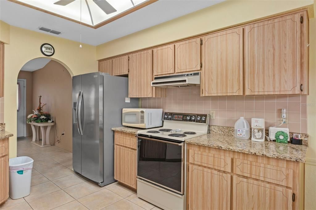 Active With Contract: $284,500 (3 beds, 2 baths, 1639 Square Feet)