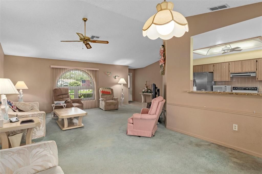 Active With Contract: $284,500 (3 beds, 2 baths, 1639 Square Feet)