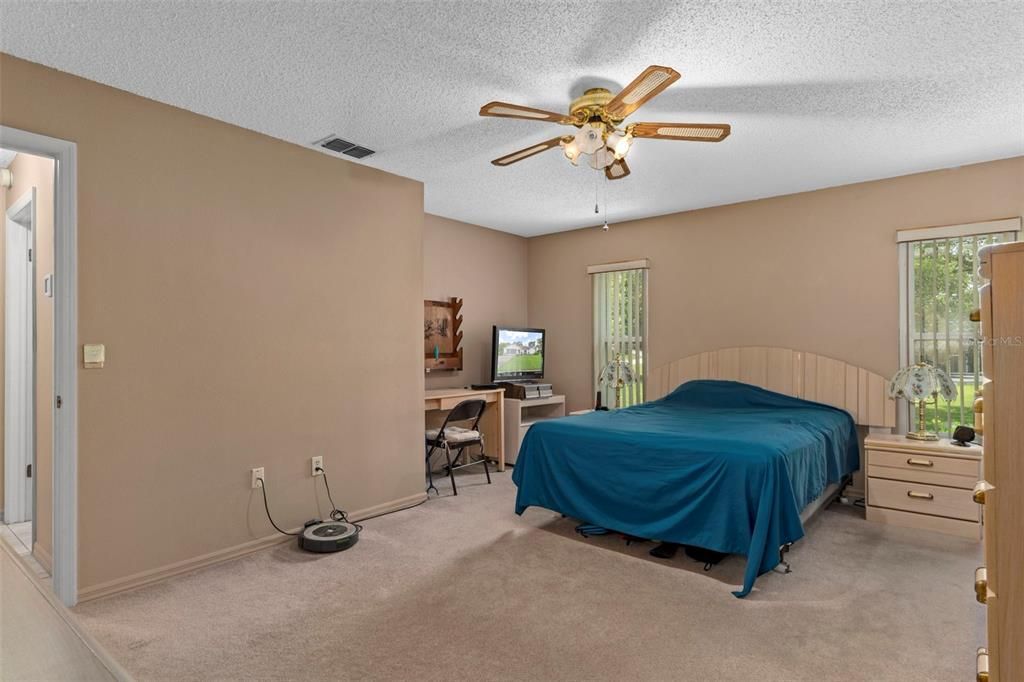 Active With Contract: $284,500 (3 beds, 2 baths, 1639 Square Feet)