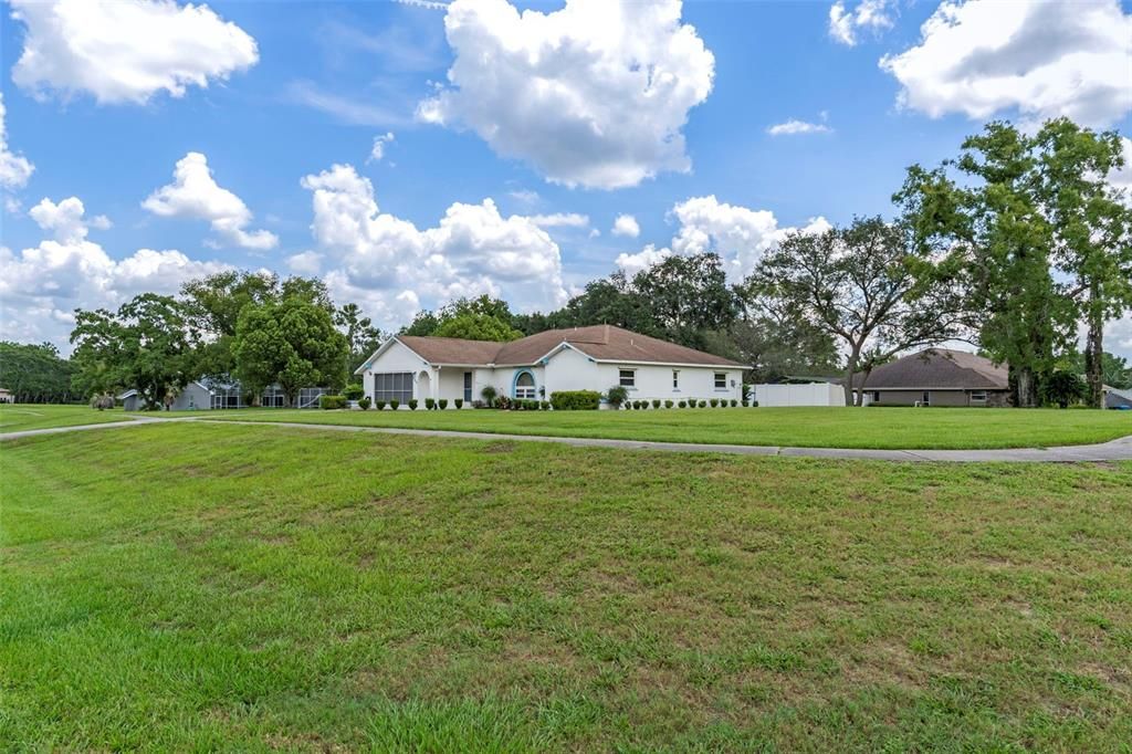 Active With Contract: $284,500 (3 beds, 2 baths, 1639 Square Feet)