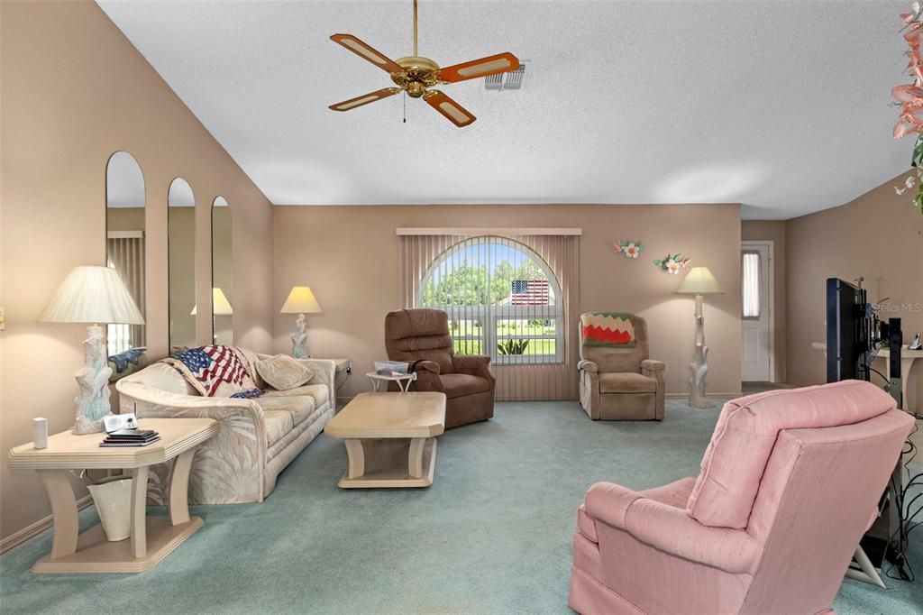 Active With Contract: $284,500 (3 beds, 2 baths, 1639 Square Feet)