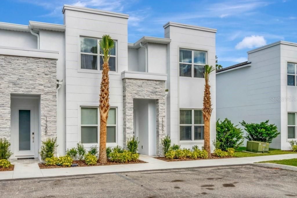 Recently Rented: $2,500 (3 beds, 3 baths, 1852 Square Feet)