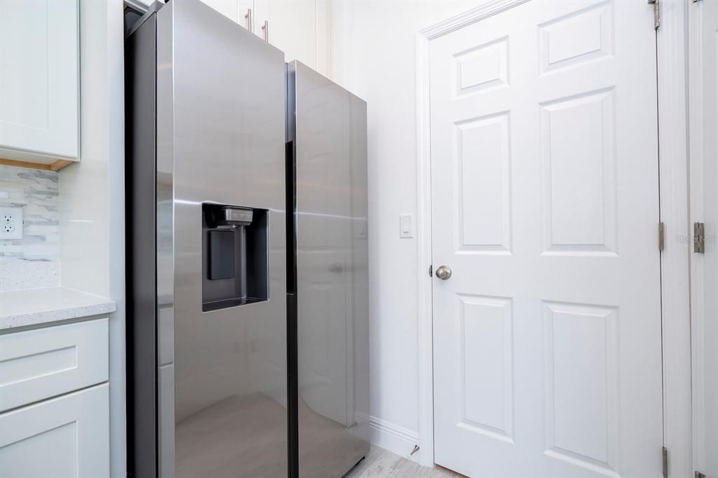 合同活跃: $324,899 (4 贝兹, 3 浴室, 2000 平方英尺)