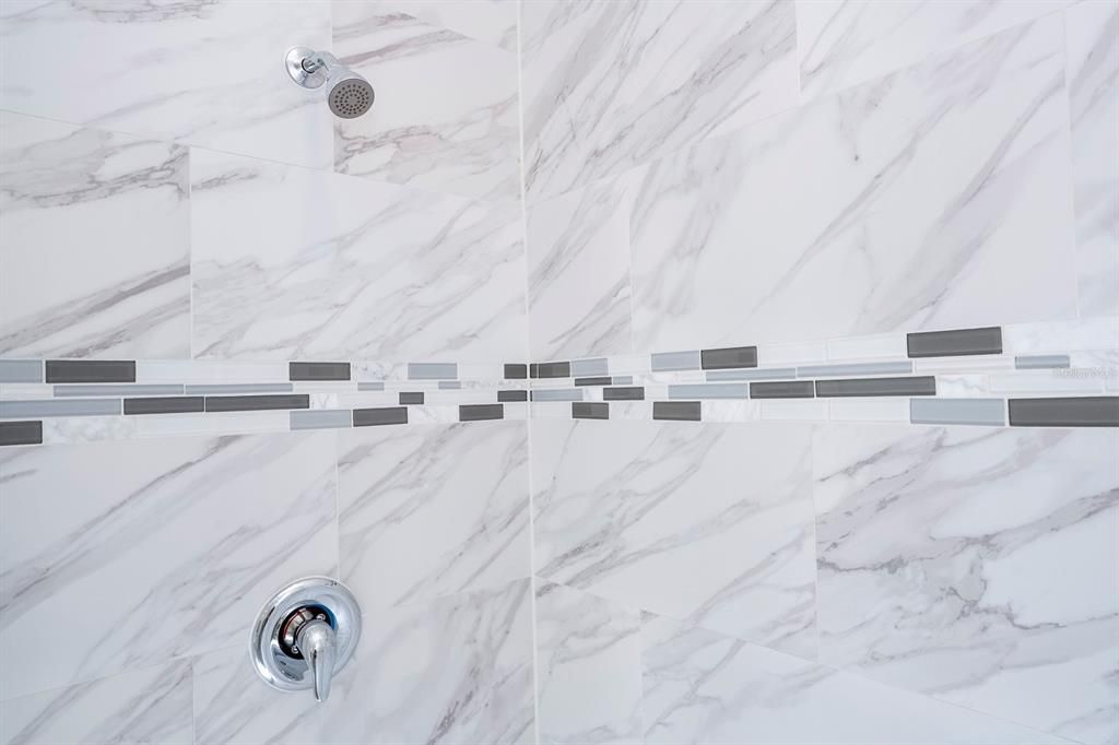 合同活跃: $324,899 (4 贝兹, 3 浴室, 2000 平方英尺)