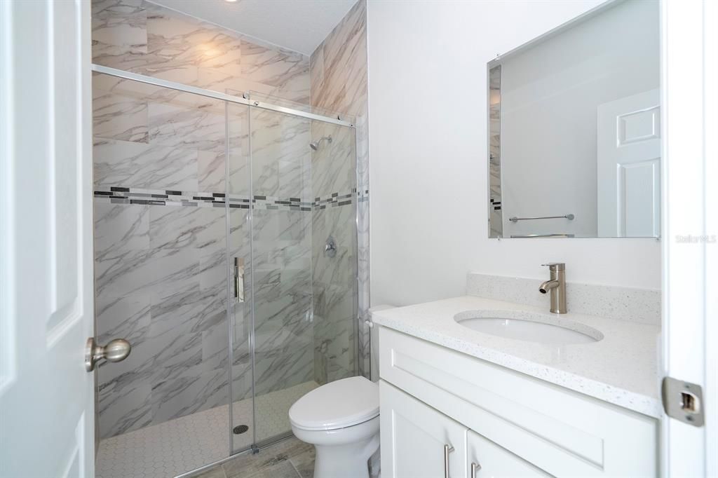 合同活跃: $324,899 (4 贝兹, 3 浴室, 2000 平方英尺)