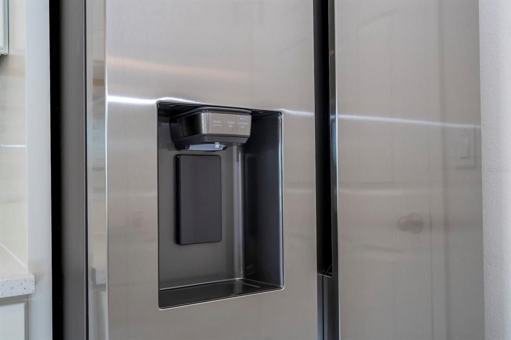 合同活跃: $324,899 (4 贝兹, 3 浴室, 2000 平方英尺)