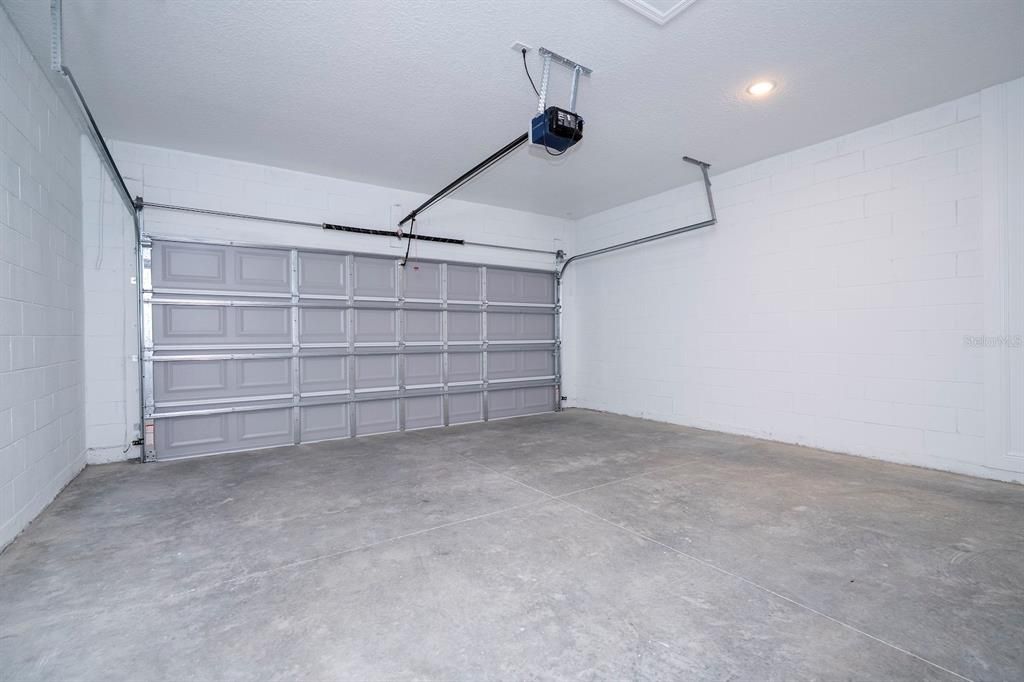 合同活跃: $324,899 (4 贝兹, 3 浴室, 2000 平方英尺)