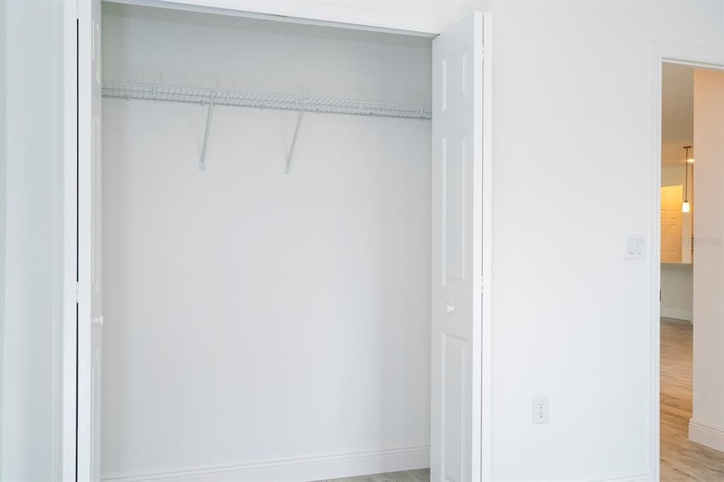 合同活跃: $324,899 (4 贝兹, 3 浴室, 2000 平方英尺)