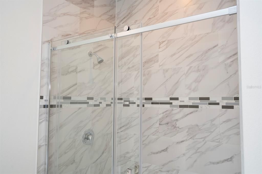 合同活跃: $324,899 (4 贝兹, 3 浴室, 2000 平方英尺)