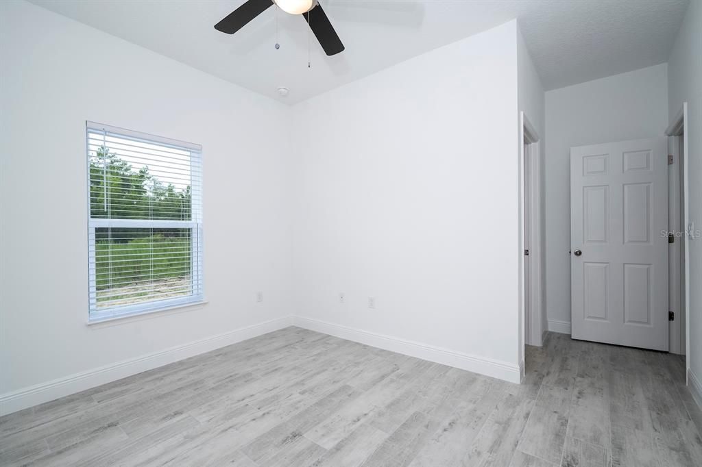 合同活跃: $324,899 (4 贝兹, 3 浴室, 2000 平方英尺)