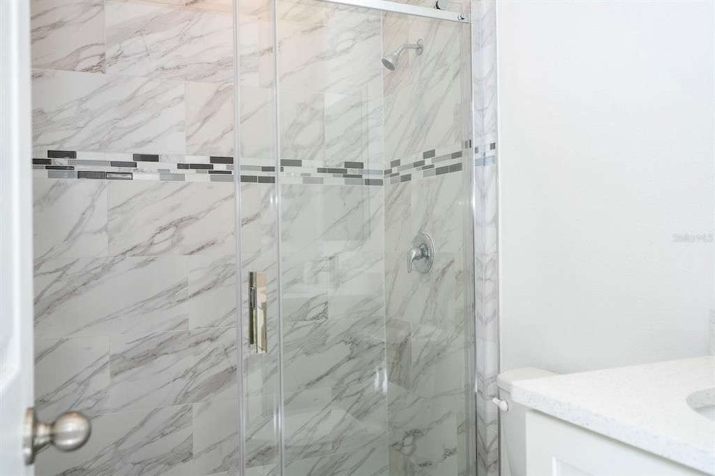 合同活跃: $324,899 (4 贝兹, 3 浴室, 2000 平方英尺)