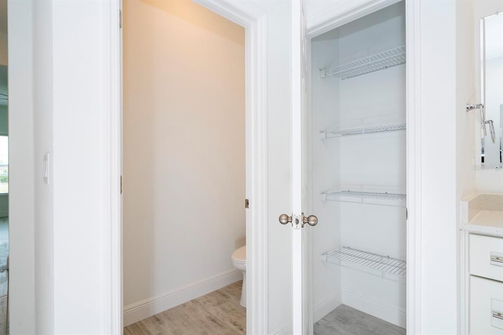 合同活跃: $324,899 (4 贝兹, 3 浴室, 2000 平方英尺)