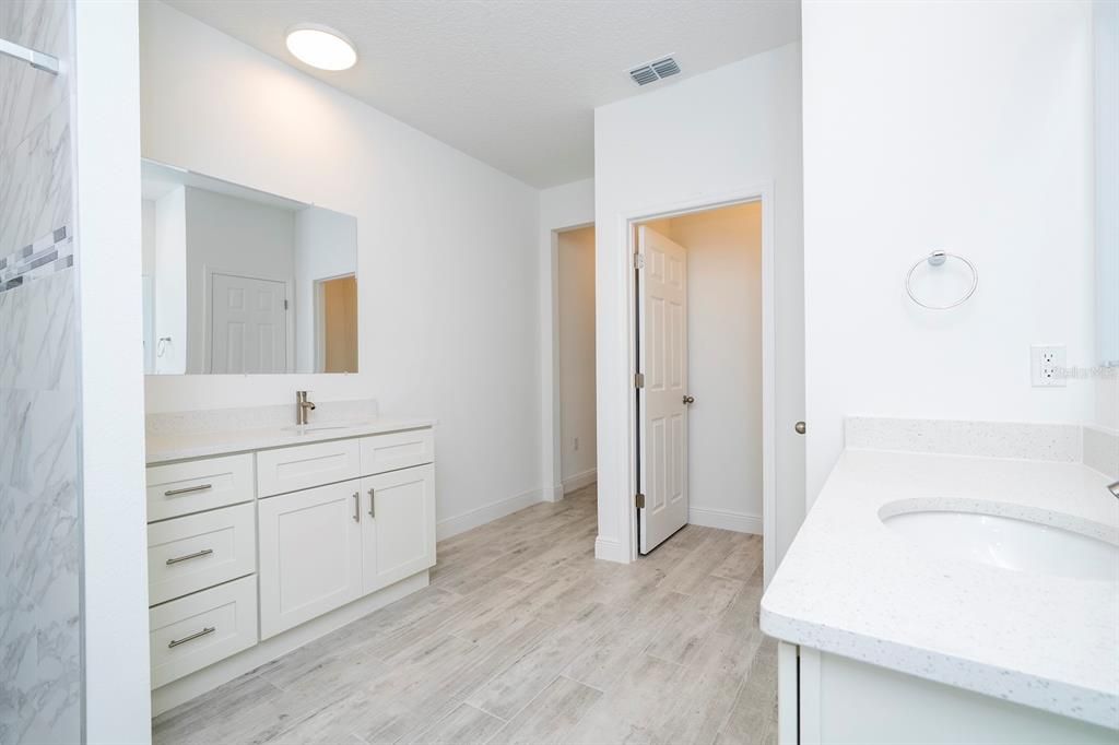 合同活跃: $324,899 (4 贝兹, 3 浴室, 2000 平方英尺)