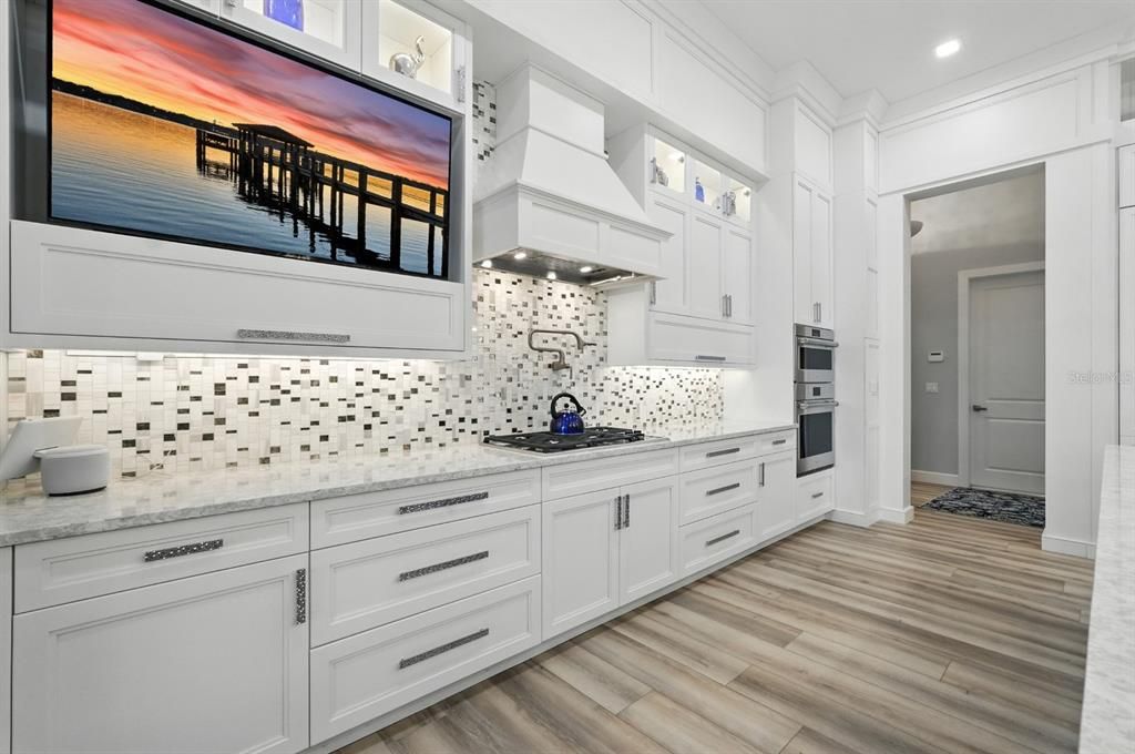 For Sale: $3,995,000 (5 beds, 4 baths, 4612 Square Feet)