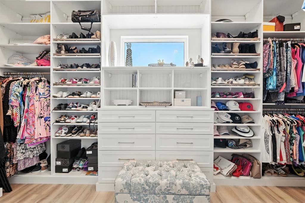 For Sale: $3,995,000 (5 beds, 4 baths, 4612 Square Feet)