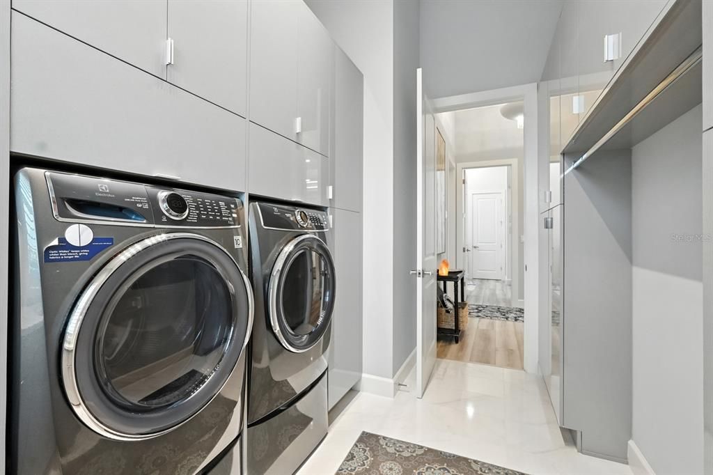 For Sale: $3,995,000 (5 beds, 4 baths, 4612 Square Feet)