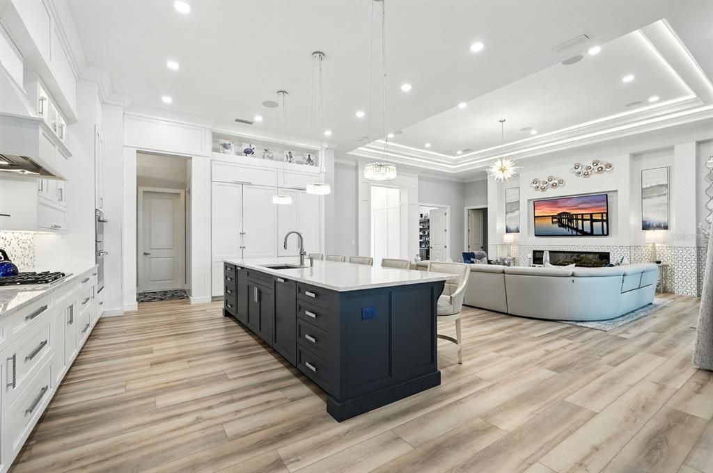 For Sale: $3,995,000 (5 beds, 4 baths, 4612 Square Feet)