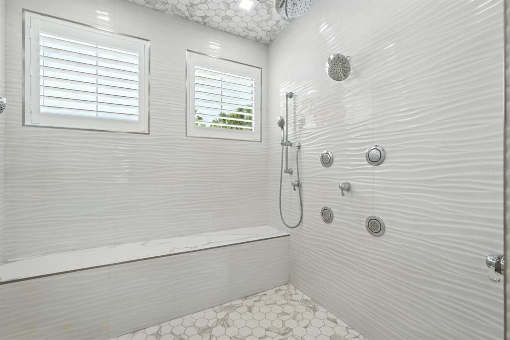 For Sale: $3,995,000 (5 beds, 4 baths, 4612 Square Feet)