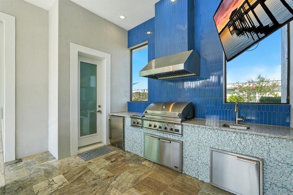 For Sale: $3,995,000 (5 beds, 4 baths, 4612 Square Feet)