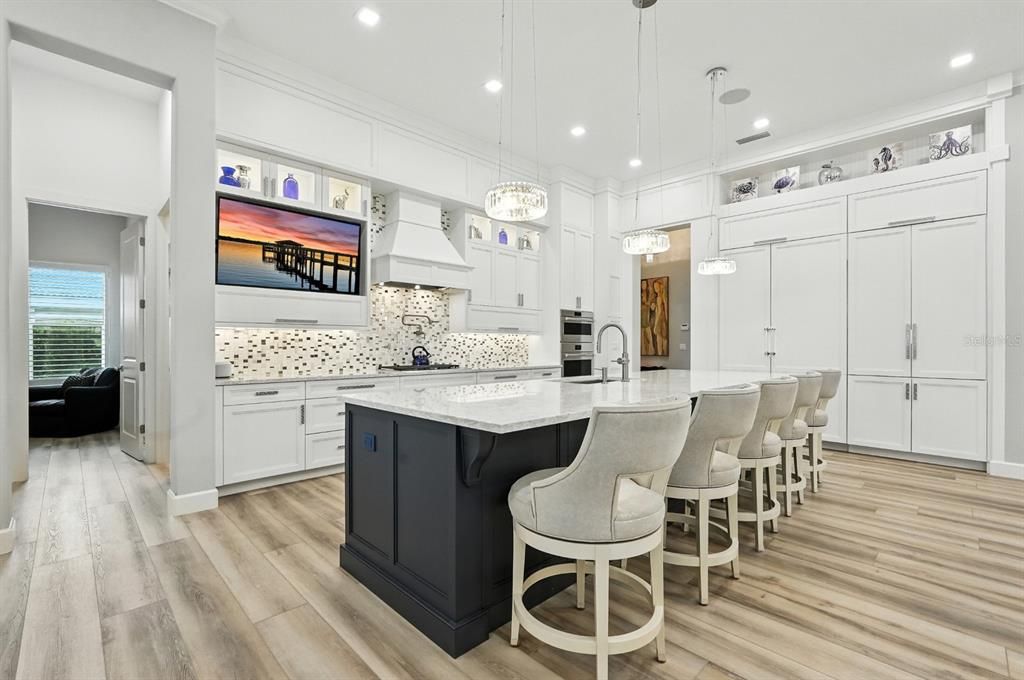 For Sale: $3,995,000 (5 beds, 4 baths, 4612 Square Feet)