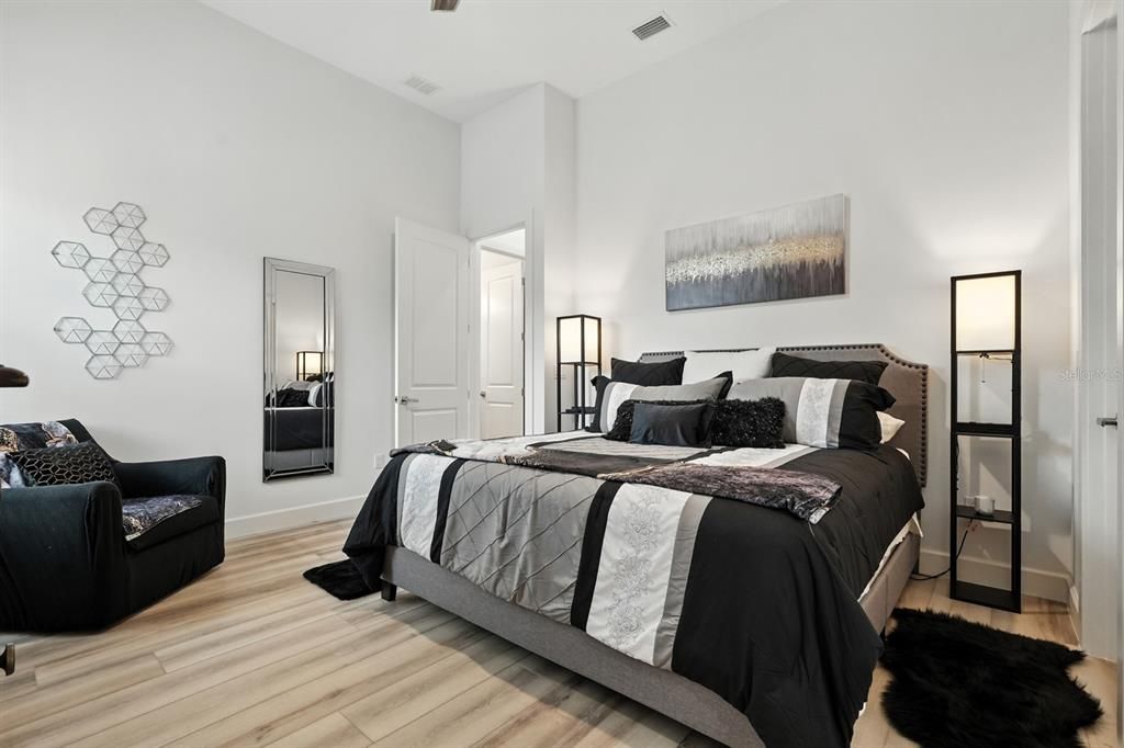 For Sale: $3,995,000 (5 beds, 4 baths, 4612 Square Feet)