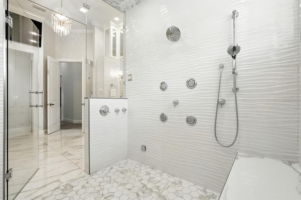 For Sale: $3,995,000 (5 beds, 4 baths, 4612 Square Feet)