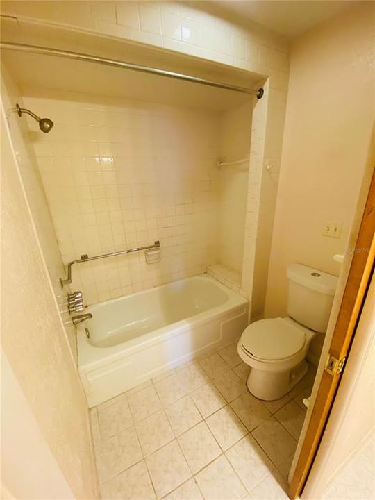 Activo con contrato: $1,199 (2 camas, 1 baños, 825 Pies cuadrados)