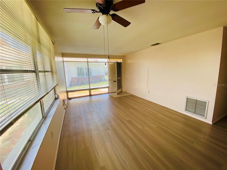 Activo con contrato: $1,199 (2 camas, 1 baños, 825 Pies cuadrados)