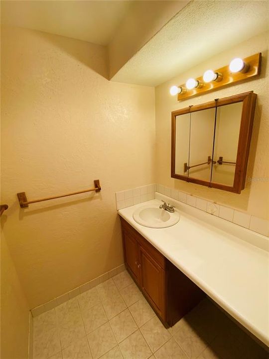 Activo con contrato: $1,199 (2 camas, 1 baños, 825 Pies cuadrados)